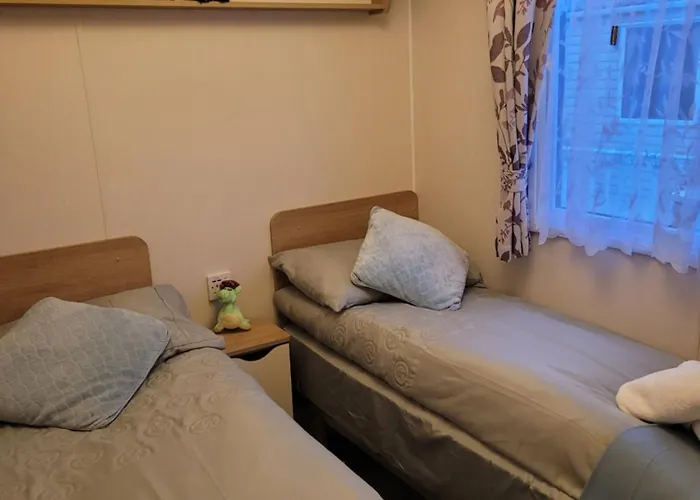 Cozy Caravan Near *