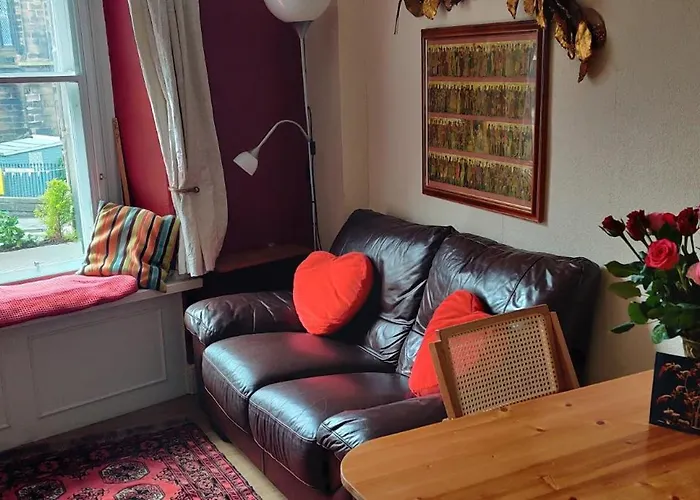 Royal Mile Apt, Just 1 Min From Castle!