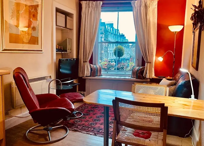 Royal Mile Apt, Just 1 Min From Castle!