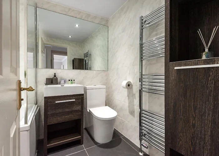 Cosy Roseburn Apartment, - 2 Bedrooms, Free Parking *