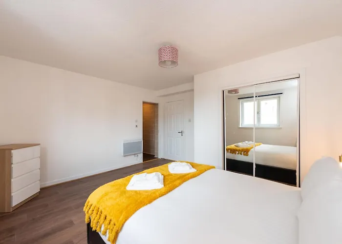 Ground Floor 2 Bed Flat Slateford 아파트 *