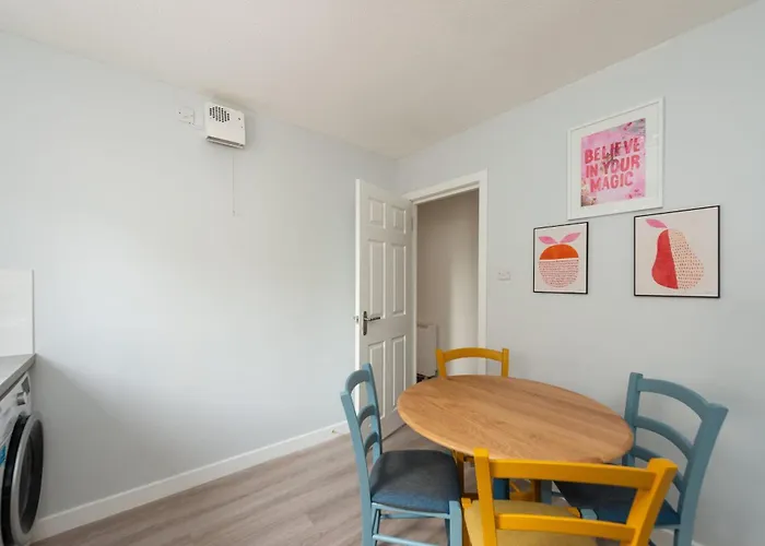 Ground Floor 2 Bed Flat Slateford 아파트 에든버러