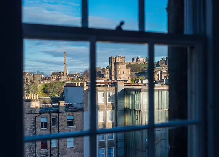 Quiet, 2 Bedroom Royal Mile Gem * Edinburgh