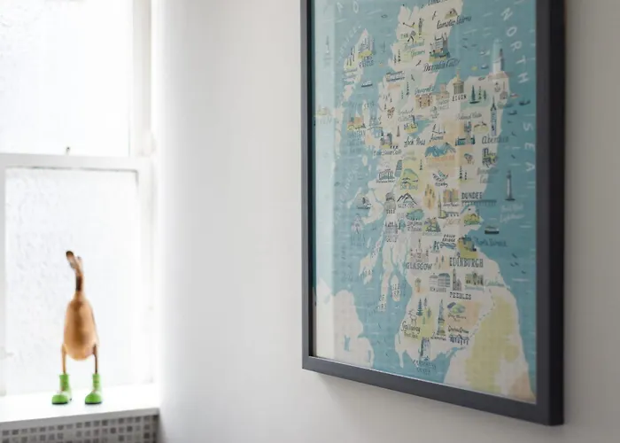 Charming Grassmarket 1 Bed Castle Pad דירה אדינבורו