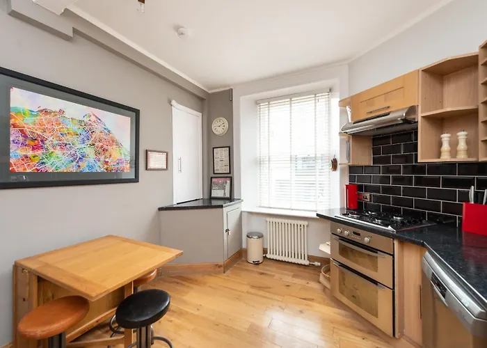 Charming Grassmarket 1 Bed Castle Pad *