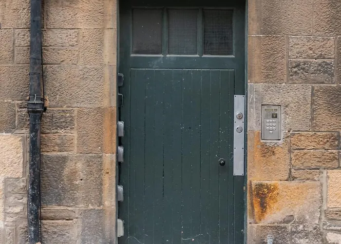 Charming Grassmarket 1 Bed Castle Pad אדינבורו