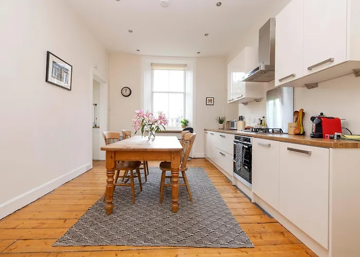 Tasteful 1-bedroom Near Meadows