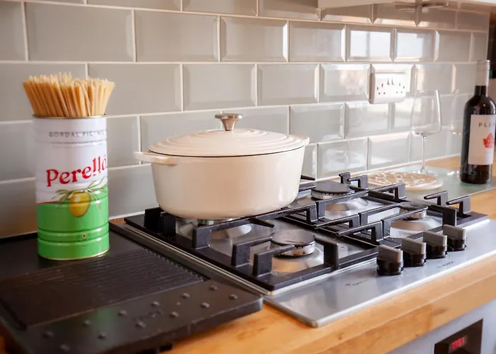 Apartman Stylish Victorian Apartment's Close To The Botanical Gardens, Free Parking! Edinburgh