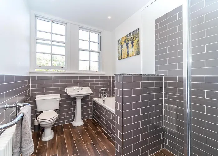 Montgomery Large 2 Bedroom Flat - 5 Mins Walk To Centre Appartamento Edimburgo