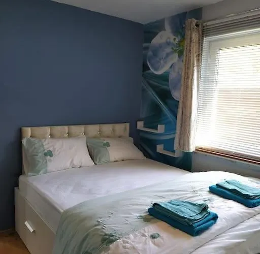 Privatunterkunft Double Ensuite Room, 1-minute Walk To Bus Stop