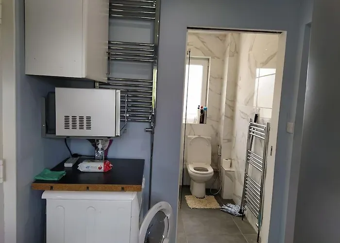 Privatunterkunft Double Ensuite Room, 1-minute Walk To Bus Stop