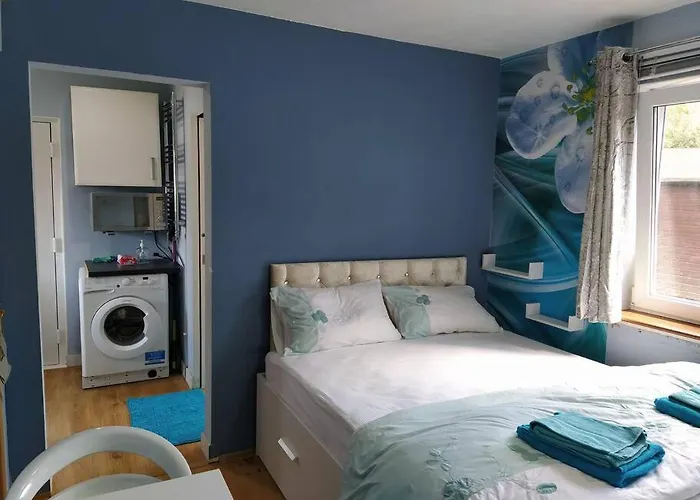 Privatunterkunft Double Ensuite Room, 1-minute Walk To Bus Stop *