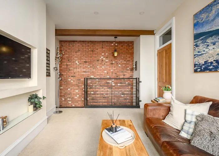 Stylish & 2br Stockbridge Gem