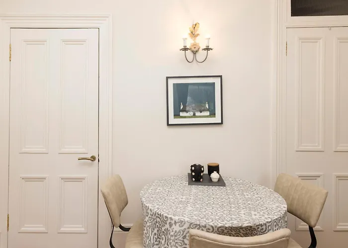 Apartment Joivy Stylish Flat Near Calton Hill
