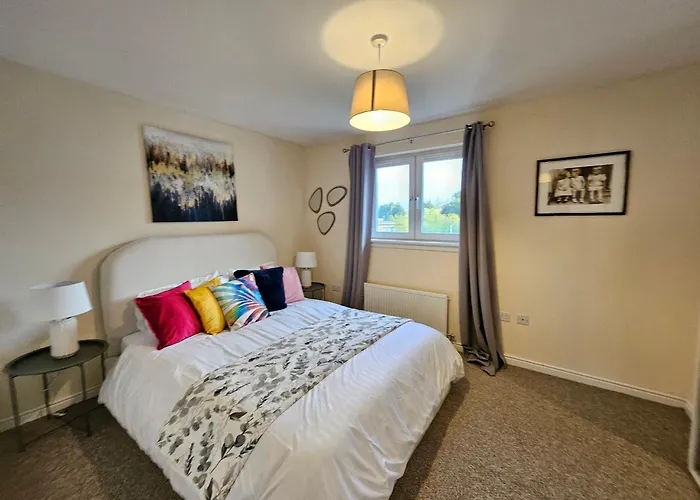 2 Bed Apt, 4 Beds With Parking Appartement