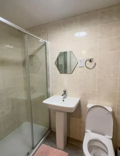 4 Bed Complete In Near Airport Edinburgh