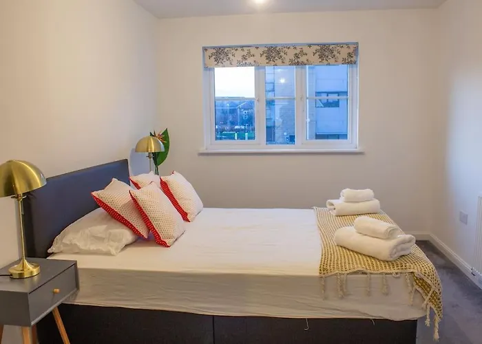 Holiday home 4 Bed Complete In Near Airport *