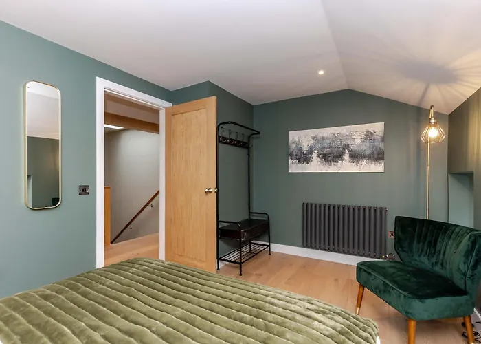 Dragon - Centre 2 Bed Luxury Mews House