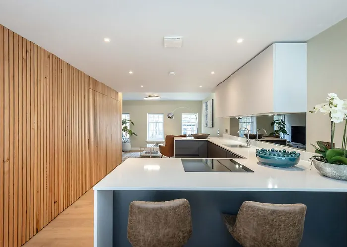 Dragon - Centre 2 Bed Luxury Mews House