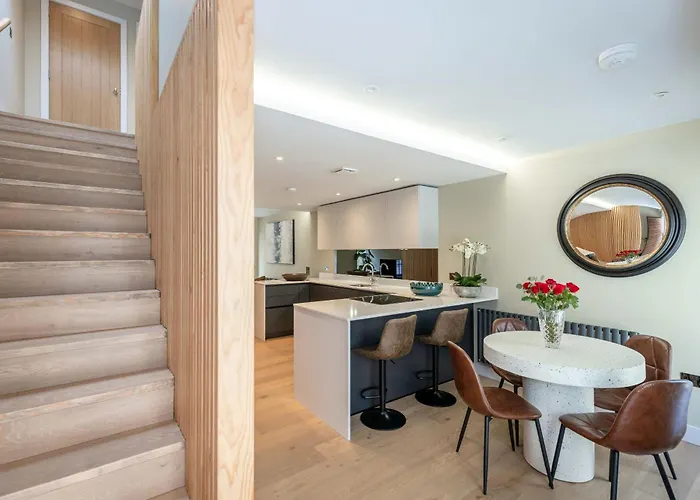 Dragon - Centre 2 Bed Luxury Mews House * Эдинбург