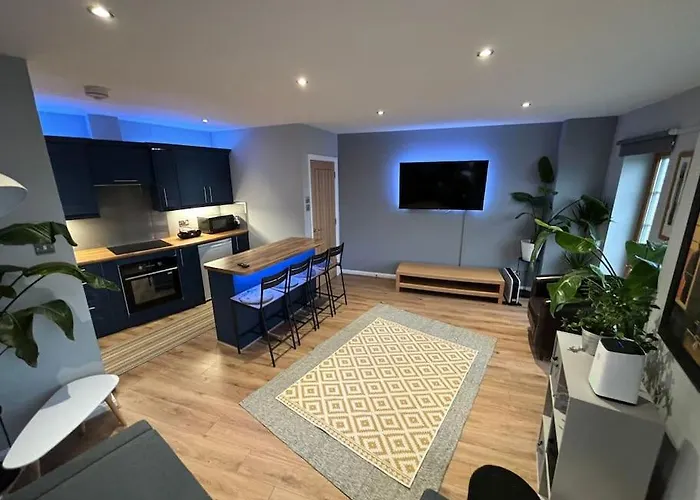 Sunshine On Leith. The River View Apartment!