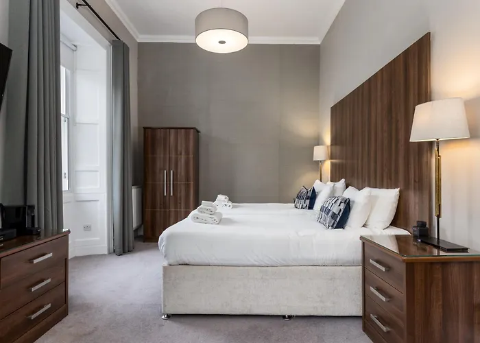 Hotel 28 York Place 3*