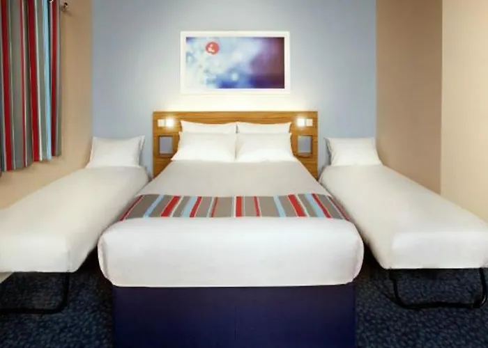 Travelodge Airport Hotel 3*