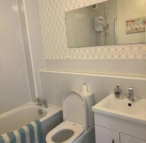 Quiet For Upto 4 People * Edinburg