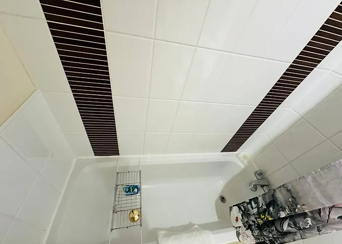 בית אירוח Lovely Double With Private Bathroom And Double With Shared Toilet & Parking Free