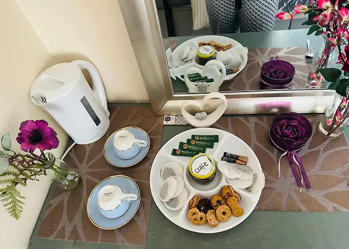 Lovely Double With Private Bathroom And Double With Shared Toilet & Parking Free בית אירוח