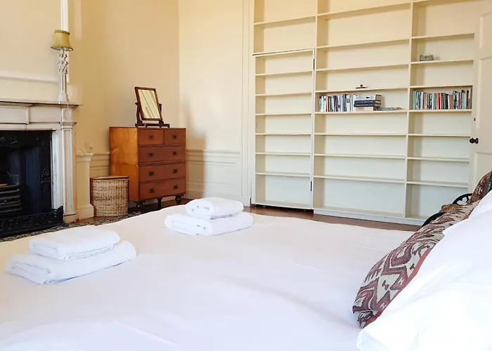 Spacious 2-bedroom Georgian 爱丁堡