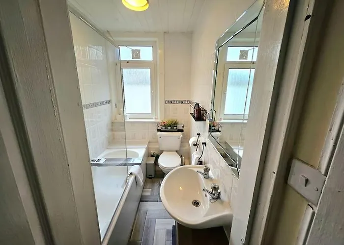 Appartement 2 Bed With 4 Beds & Parking *