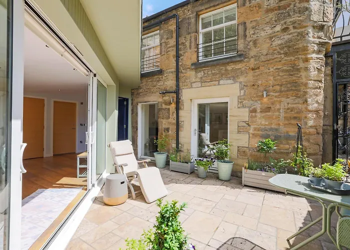 Stylish 3-bedroom 2-storey House With Patio And Balcony Near Princes Street Apartment Edinburgh