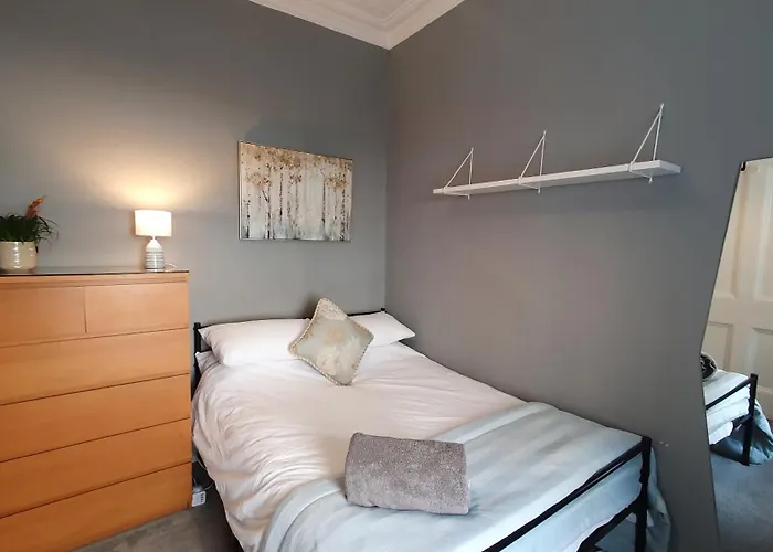Beautiful Ground Floor Flat Near Haymarket Lejlighed