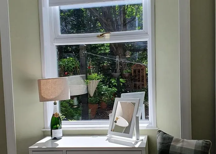 Beautiful Ground Floor Flat Near Haymarket