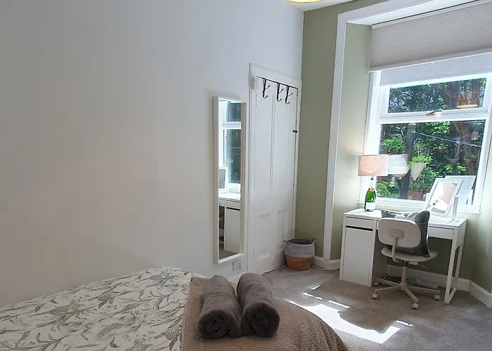 Beautiful Ground Floor Flat Near Haymarket Lejlighed *