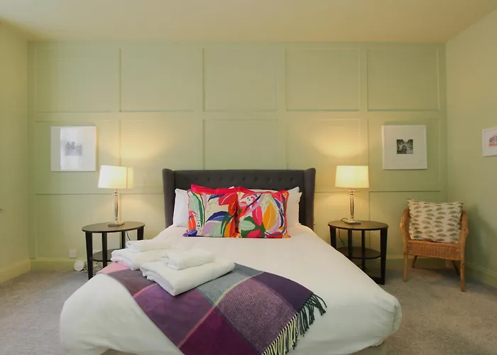 Centre New Town 2 Bedroom Flat אדינבורו