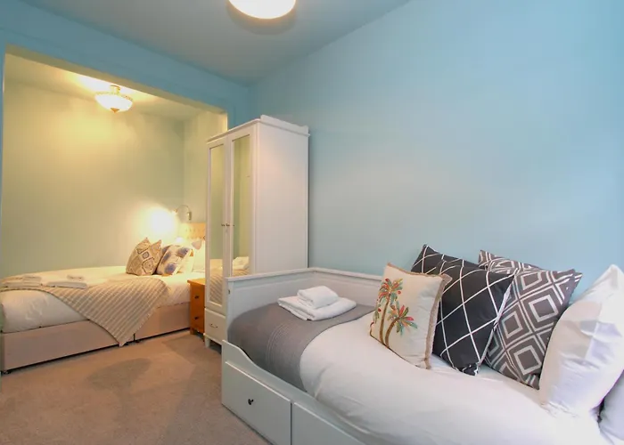 Centre New Town 2 Bedroom Flat * אדינבורו