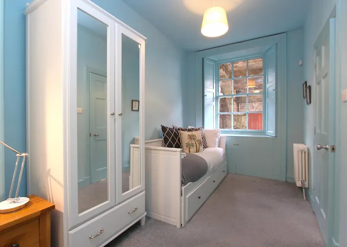 Centre New Town 2 Bedroom Flat אדינבורו