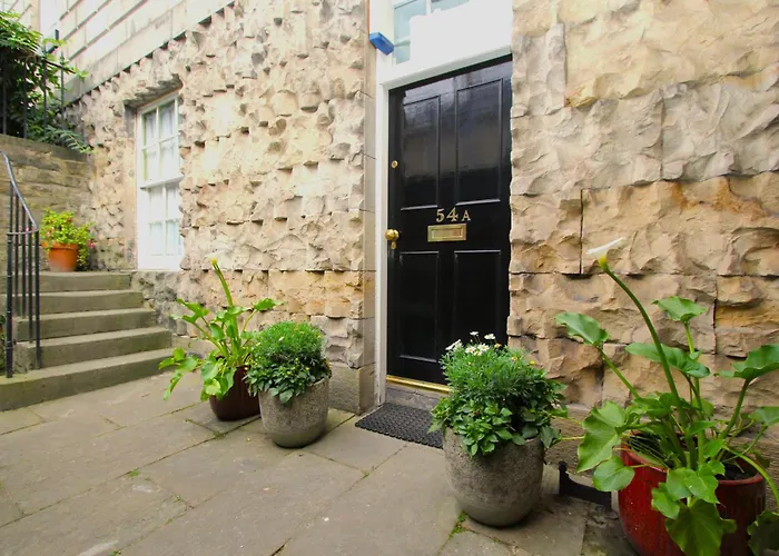 Centre New Town 2 Bedroom Flat *