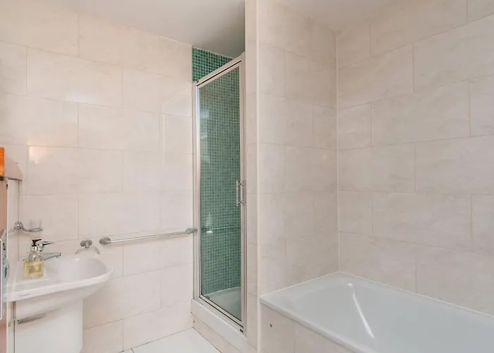 Holyrood Road Park - 379