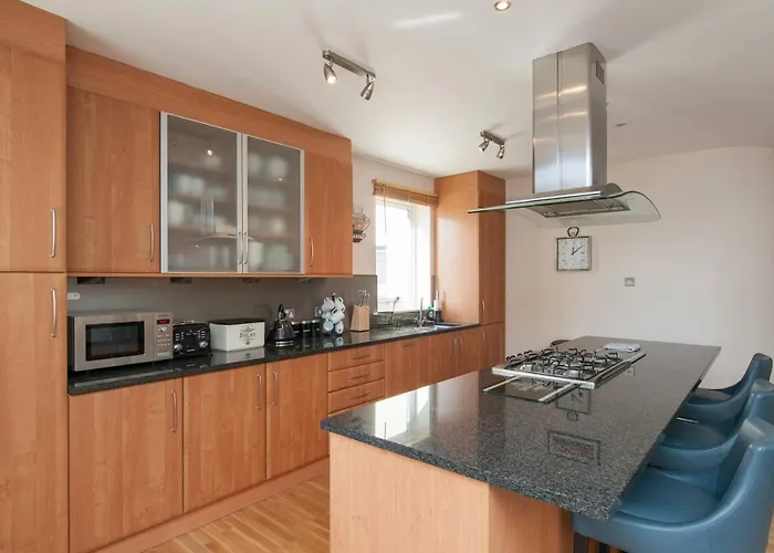 Holyrood Road Park - 379