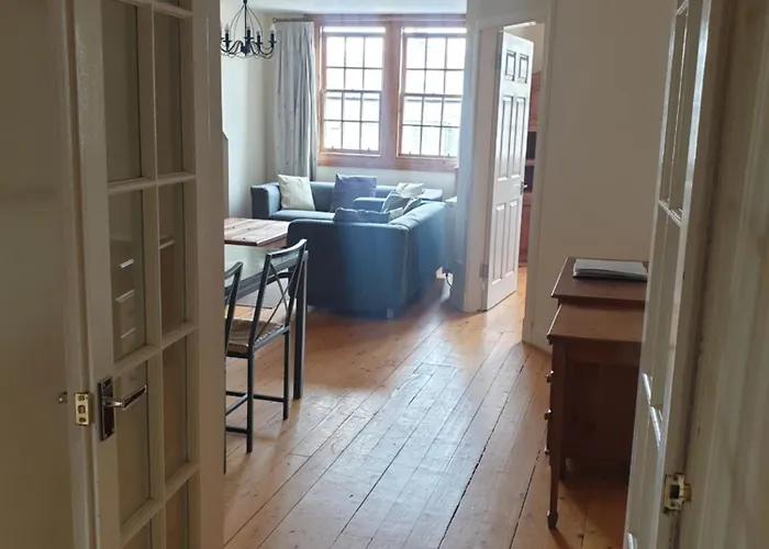 Rose Street 2 Bedroom *