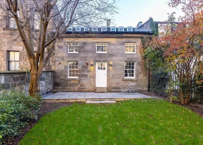 Dragon - Yukina - 2 Bed Centre House With Garden * Edinburgh