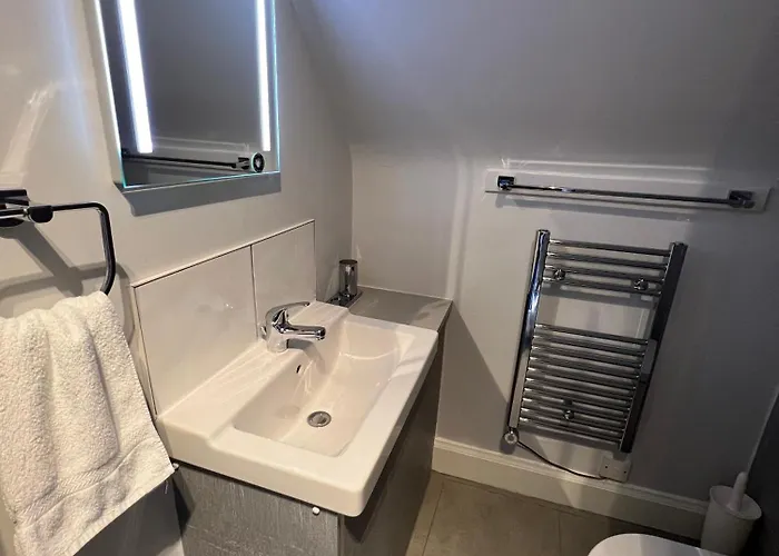 Gladstone House 4*