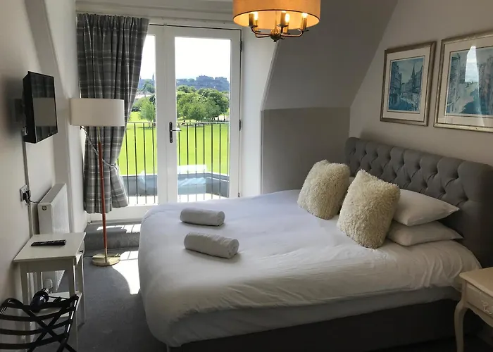 Stylish Victorian Apartment's Close To The Botanical Gardens, Free Parking! *