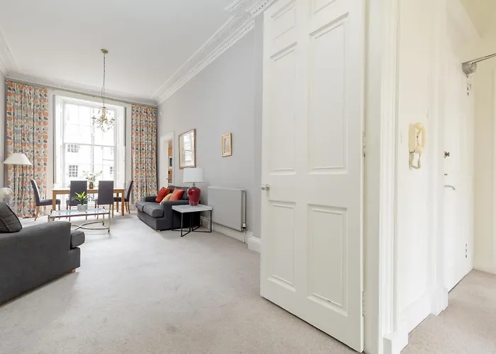 Light And Spacious 2 Bedroom Flat In Heart Of Holiday home *