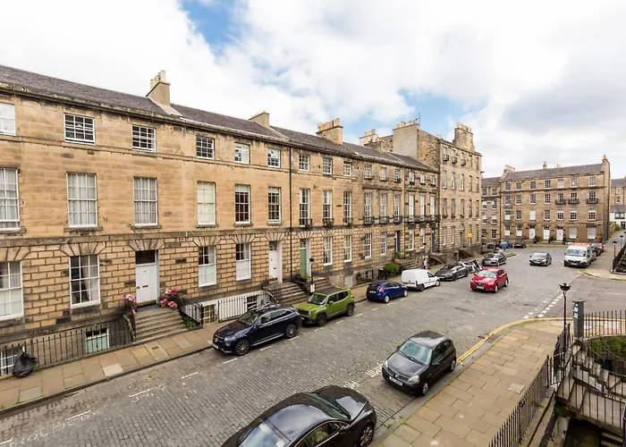 Holiday home Light And Spacious 2 Bedroom Flat In Heart Of *