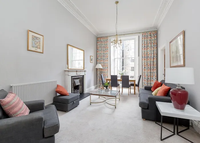 Holiday home Light And Spacious 2 Bedroom Flat In Heart Of *