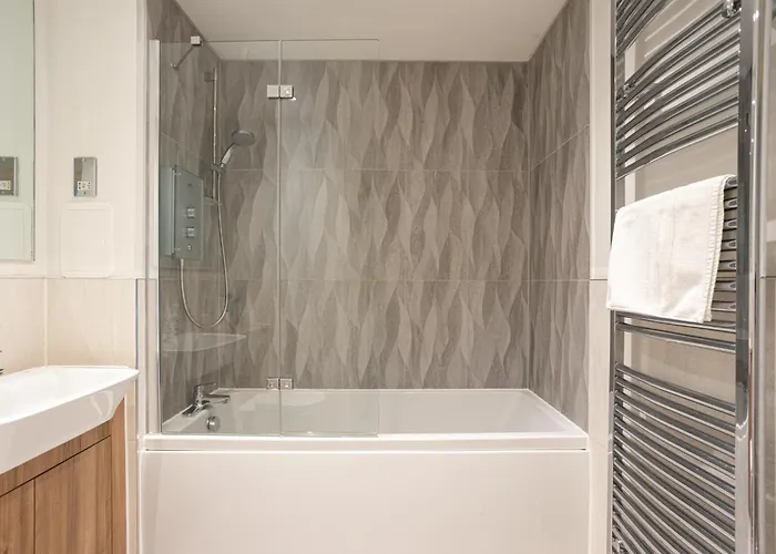 Holiday home Comfy 2 Bedroom Near Centre *